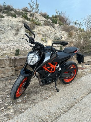 KTM Duke 390 2021 Negra y Naranja