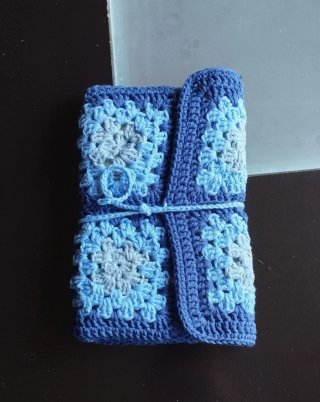 Set funda libros, marcapáginas y bolsita crochet