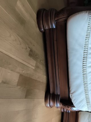 Sofá y sillón de piel beige