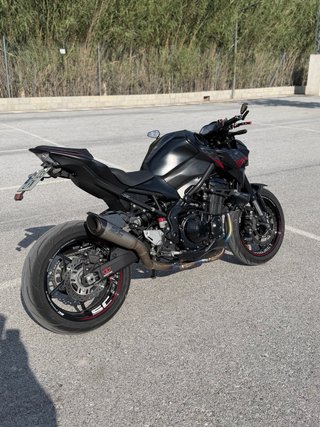 Kawasaki Z900 Full Negra/Roja