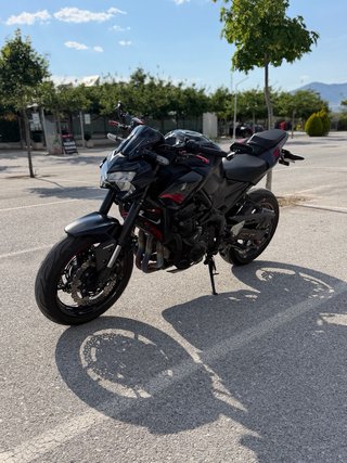 Kawasaki Z900 Full Negra/Roja