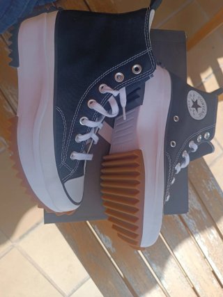 Zapatillas Converse Negras y Blancas