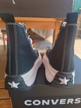 Zapatillas Converse Negras y Blancas