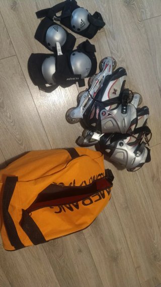 Patines de ruedas con protecciones y mochila