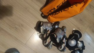 Patines de ruedas con protecciones y mochila