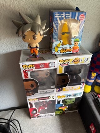 Funko Pop Goku, Roman Reigns, LeBron James