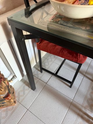 Mesa forja y 4 sillas mimbre