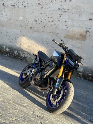 Yamaha MT-09 SP Negra y Azul