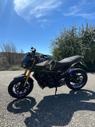 Yamaha MT-09 SP Negra y Azul