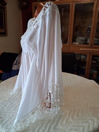 Túnica playera blanca con encaje