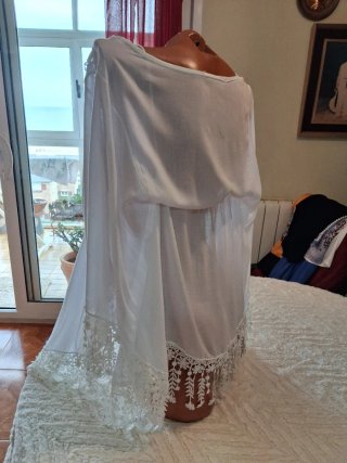 Túnica playera blanca con encaje