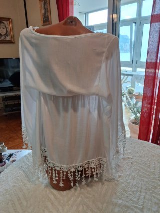 Túnica playera blanca con encaje