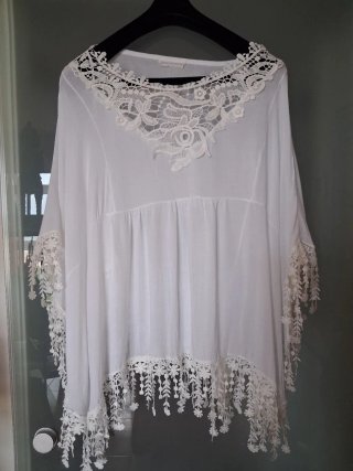 Túnica playera blanca con encaje