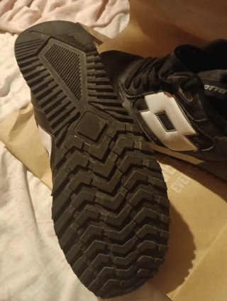 Zapatillas Lotto Negras y Blancas