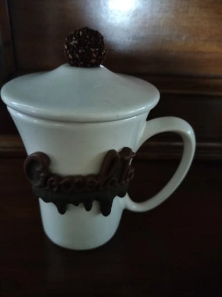 Tazza per cioccolata calda con decorazione