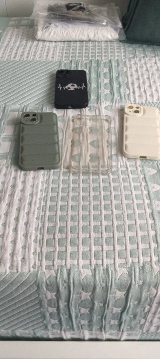 Custodie per iPhone 13, 2€ l'unità