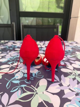 Zapatos Bershka rojos talla 38