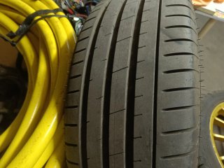 Llantas Nissan 4 agujeros restauradas + neumáticos