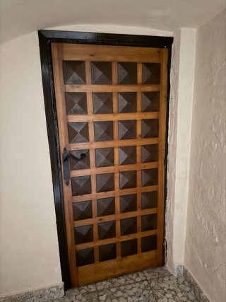 Puerta madera estilo castellano