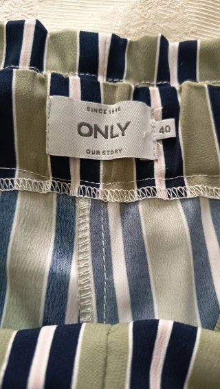 Pantalón de vestir Only rayas verde