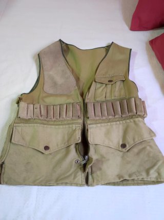 Chaleco de caza beige y verde
