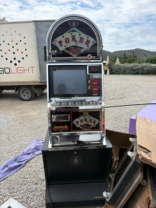 Authentic vintage slot machines from the original