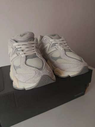 New Balance 9060 Beige Taglia 42