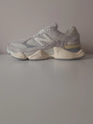 New Balance 9060 Beige Taglia 42