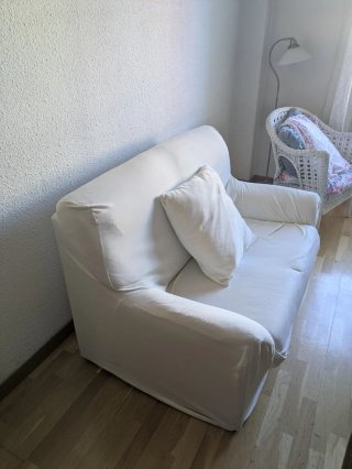 Sofá de tela beige y blanco 2 plazas