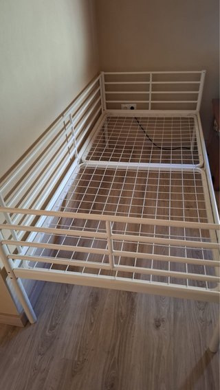 Estructura de cama metálica beige/blanca