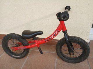 Bicicleta de equilibrio roja Bananabike