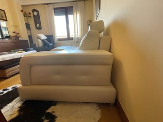 Sofá chaise longue de piel blanco