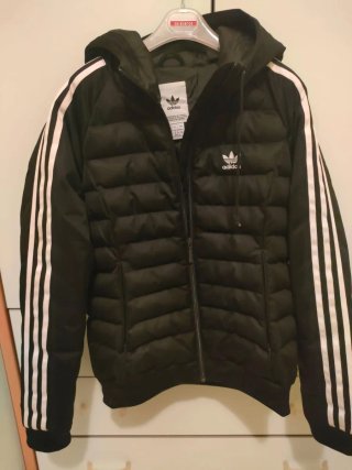 Piumino Adidas nero con cappuccio
