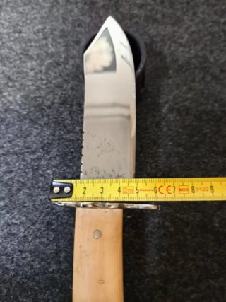 Cuchillo de caza forjado a mano
