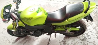 Triumph Speed Four Verde