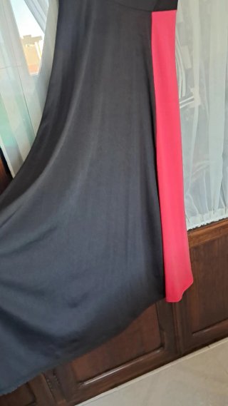 Vestido largo negro y rojo