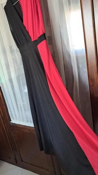 Vestido largo negro y rojo