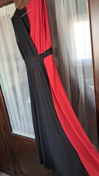 Vestido largo negro y rojo