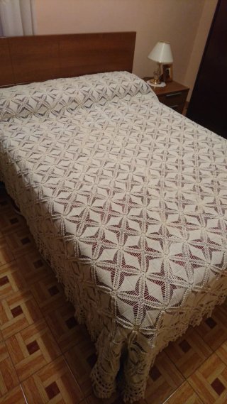 Colcha ganchillo artesanal beige