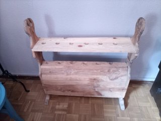 Hachero antiguo de madera