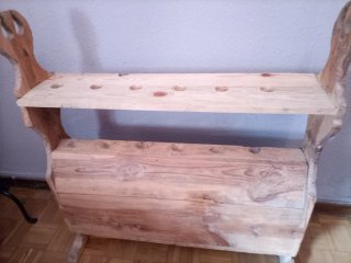 Hachero antiguo de madera