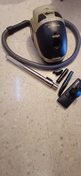 Aspiradora Ufesa Mousy Argenta 1500W