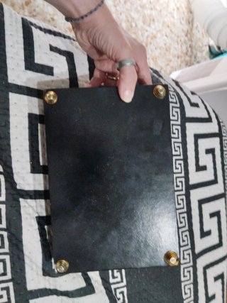 Joyero negro con cierre metálico