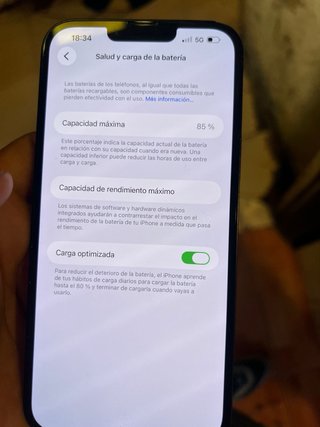iPhone 14 plus en azul oscuro