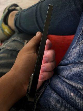 iPhone 14 plus en azul oscuro