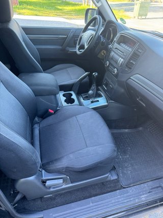 Mitsubishi Montero 2010