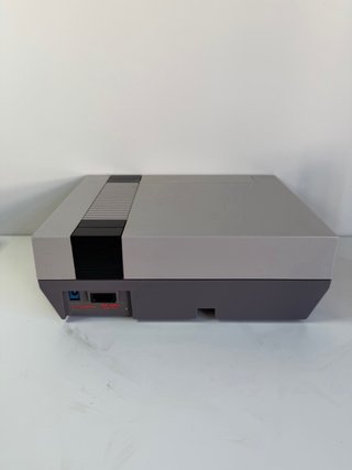 NES francesa con mandos y antena. No enciende