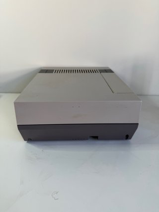 NES francesa con mandos y antena. No enciende