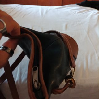 Pochette donna tracolla nera e marrone
