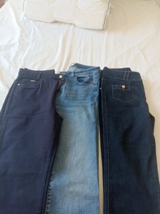 Lote de 3 pantalones y chubasquero..de mujer